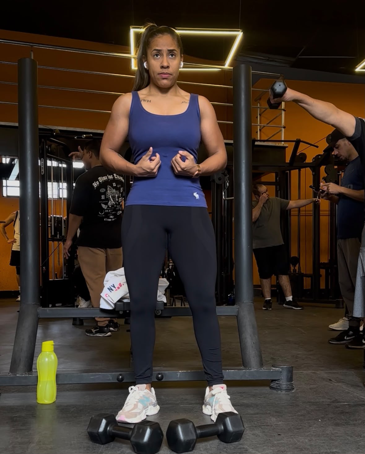 Thais Garcez preparada para mais um treino de musculação